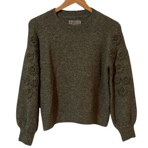 North & Co Crew Neck Pullover Sweater Embroider Floral on Sleeves Size XS